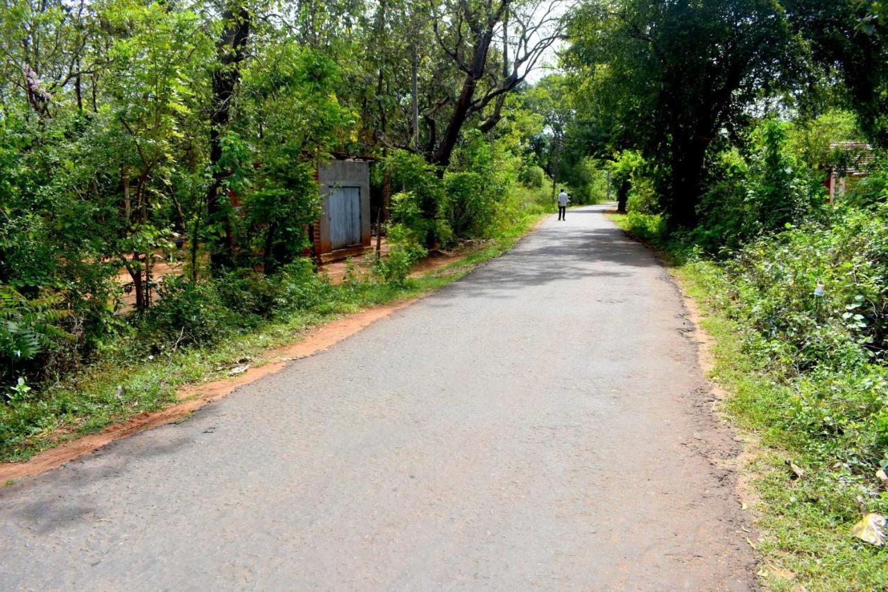 Sri Mayura Holiday Resort Kataragama Exterior foto